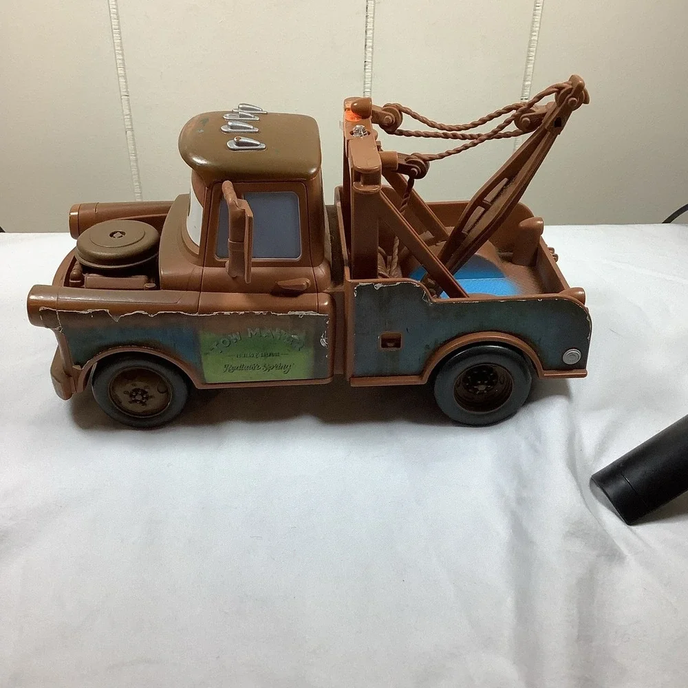 Disney Pixar Cars Mater Truck plastic‎ Brown Blue Rusty lights